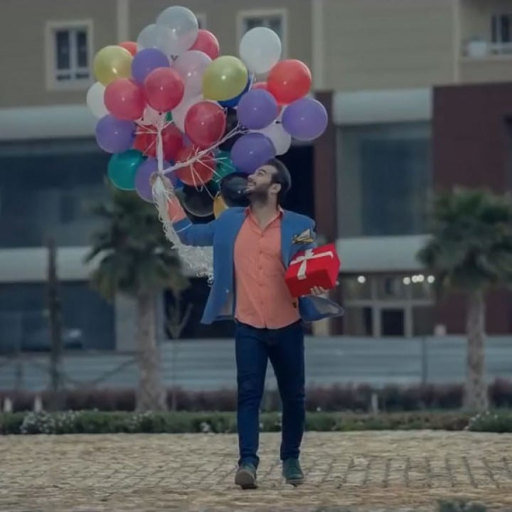 دانلود آهنگ هلویست پیروز بی